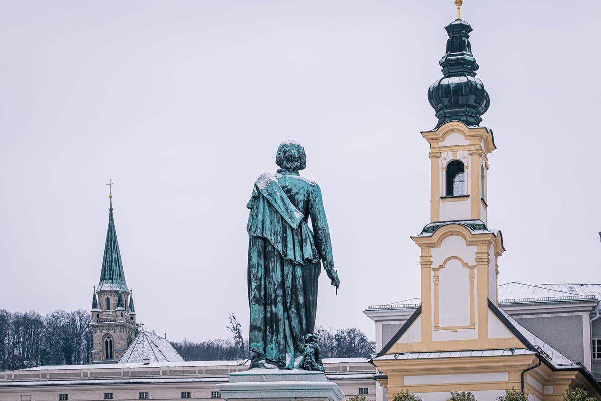 Mozartplatz in winter, the city Mozart left