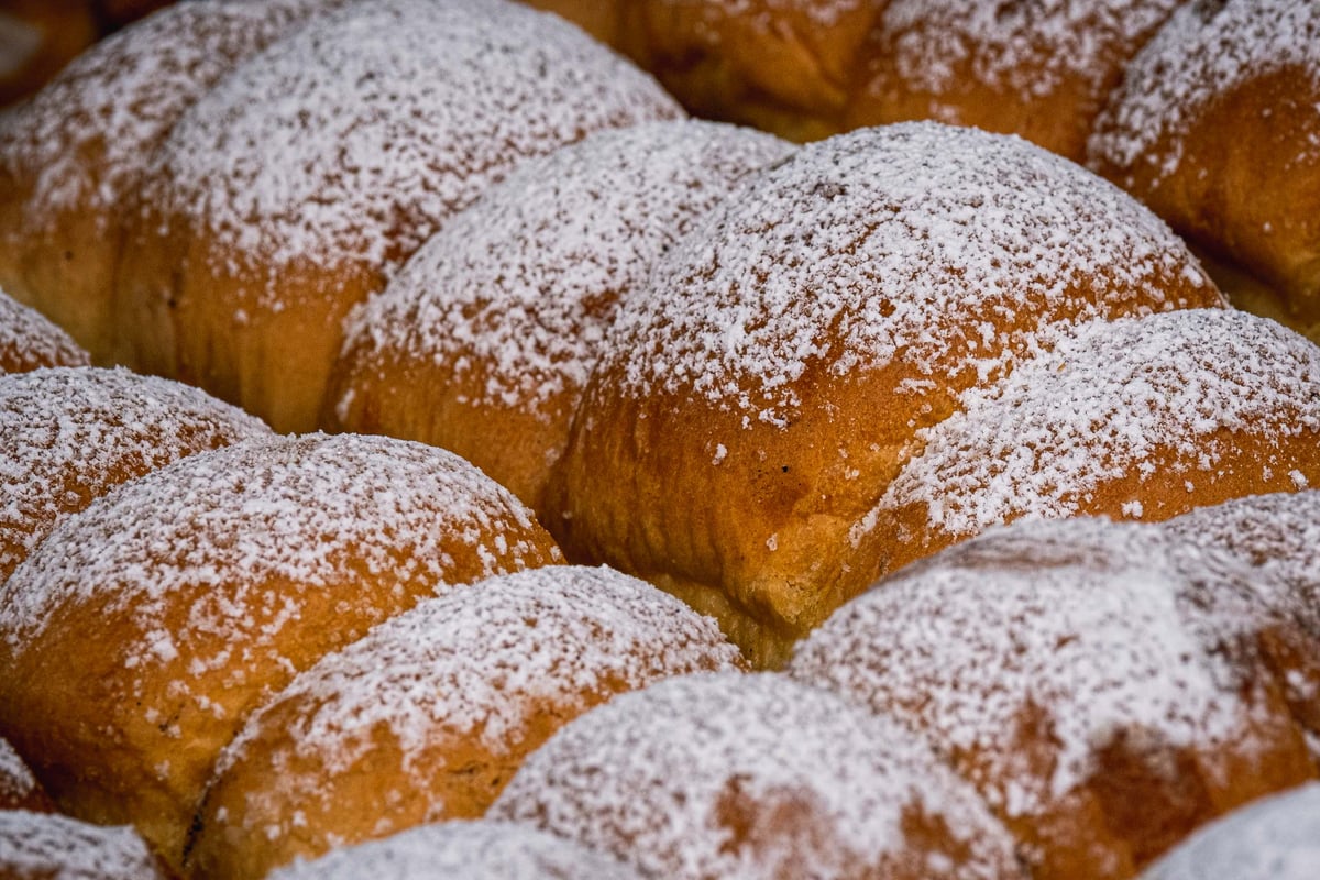 Fresh bread at the Schranne Salzburg market