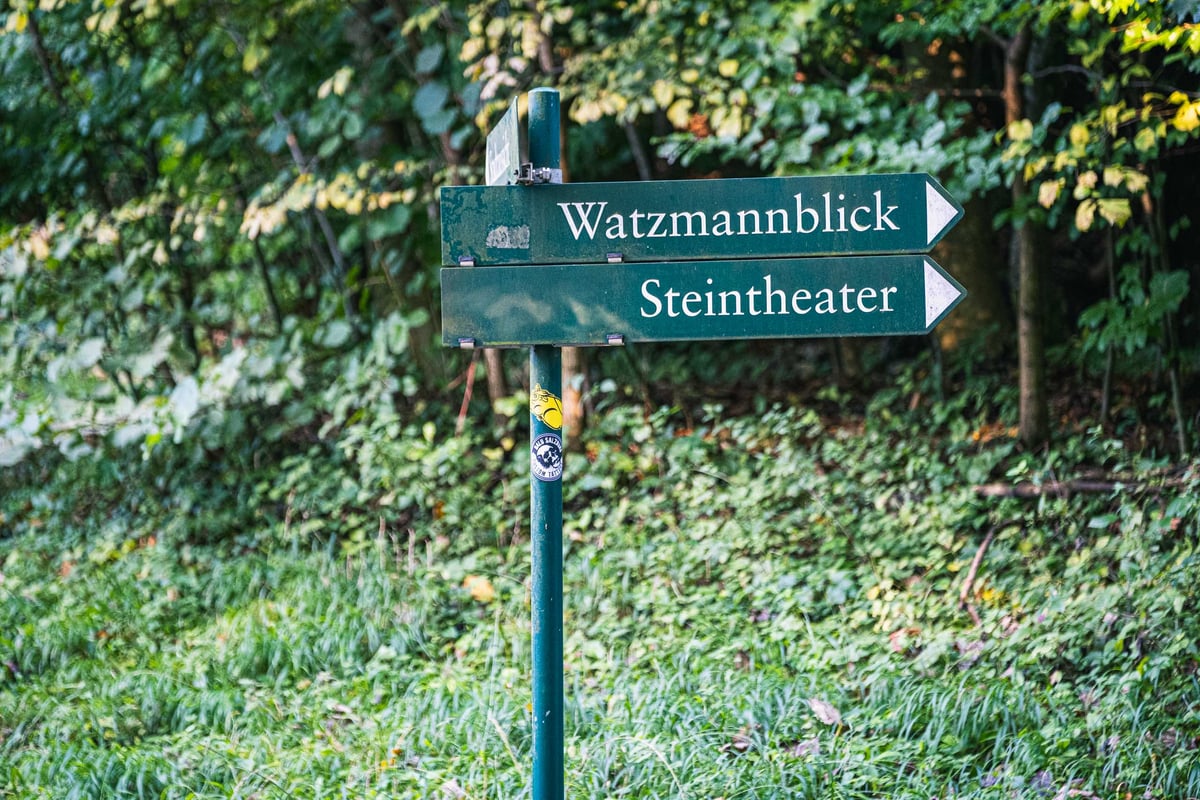 Green trail signpost pointing to Watzmannblick and Steintheater on Hellbrunn hill in Salzburg