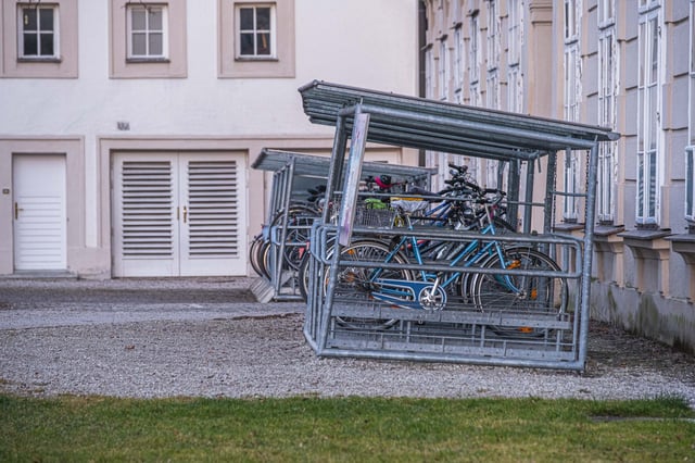 Two-tier bike rack in a Salzburg courtyard used as content asset for articles on Salzburg as a bike-friendly city