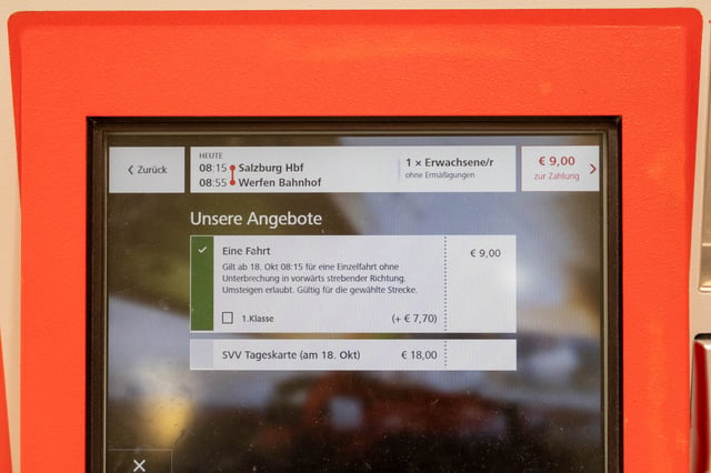 OeBB ticket machine screen showing a fare from Salzburg Hauptbahnhof to Werfen Bahnhof.